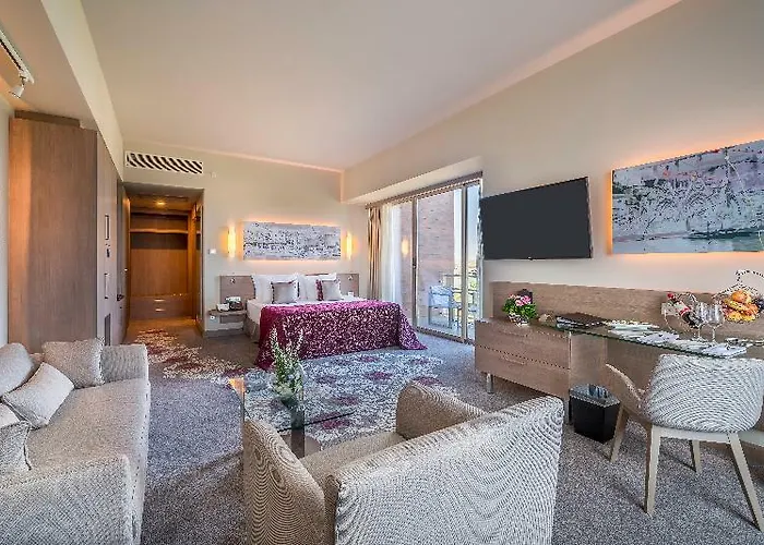 Concorde Luxury & Casino Convention 5*