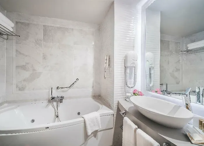 Hotell Concorde Luxury & Casino Convention Vokolidha